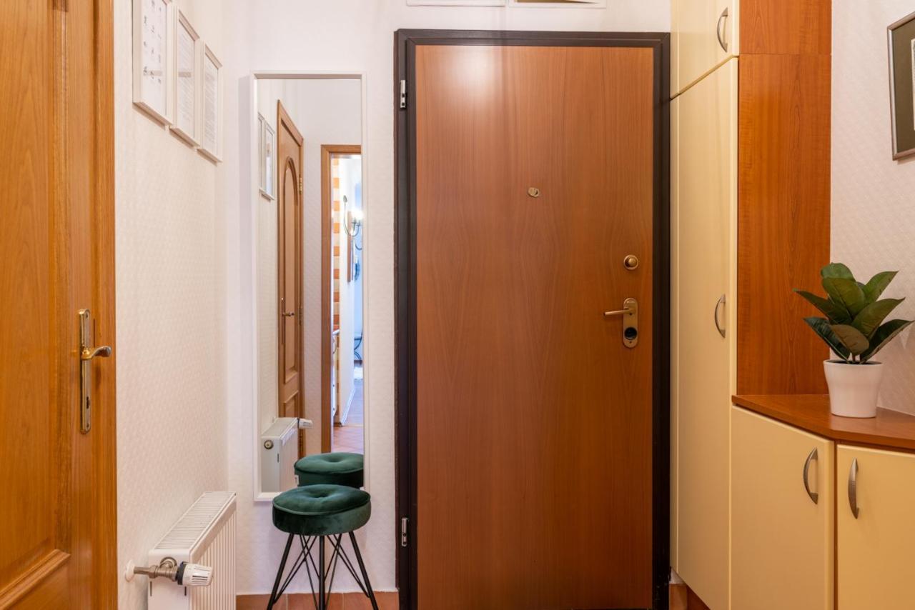 Romantic Secret Garden Apartment