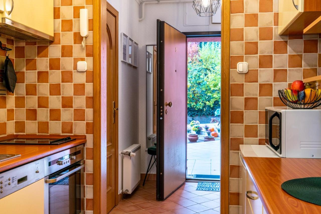 Apartment Romantic Secret Garden Budapest